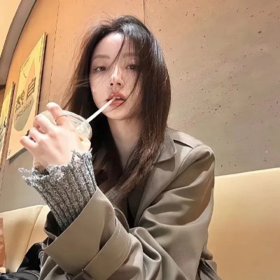 年轻女人